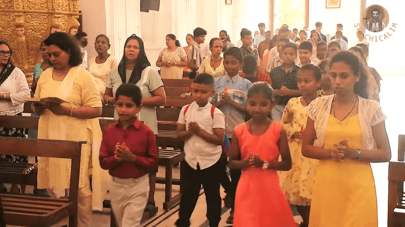 The altar servers entering the Church in a procession