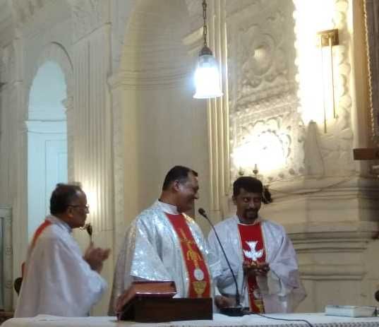 Fr. Bolmax symbolically accepting the keys of the parish