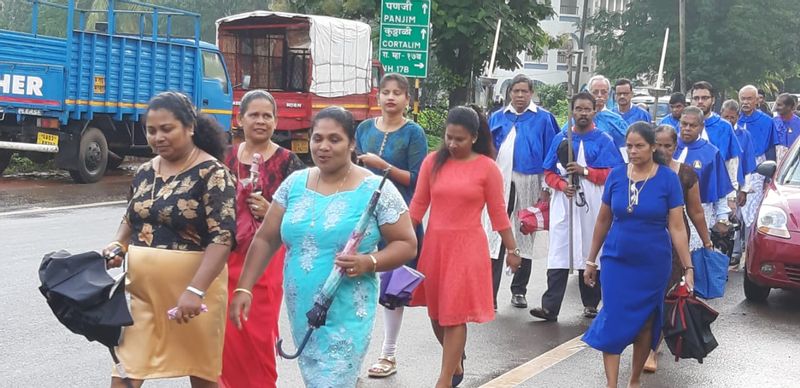 Parishioners proceeding to the church along with the Confrades