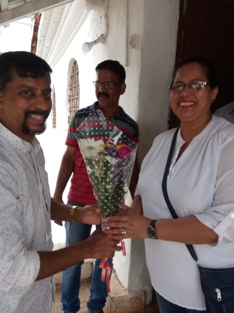 Fr. Bolmax being welcomed to Chicalim parish